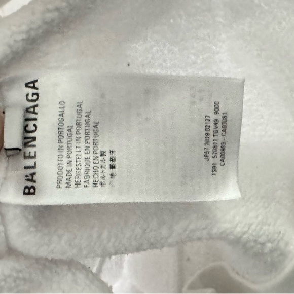 Balenciaga all white hoodie size large. No stains!!! The strings are missing. - Picture 4 of 5